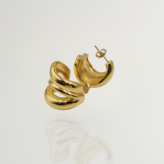 Siobhan Huggie Earrings in Gold