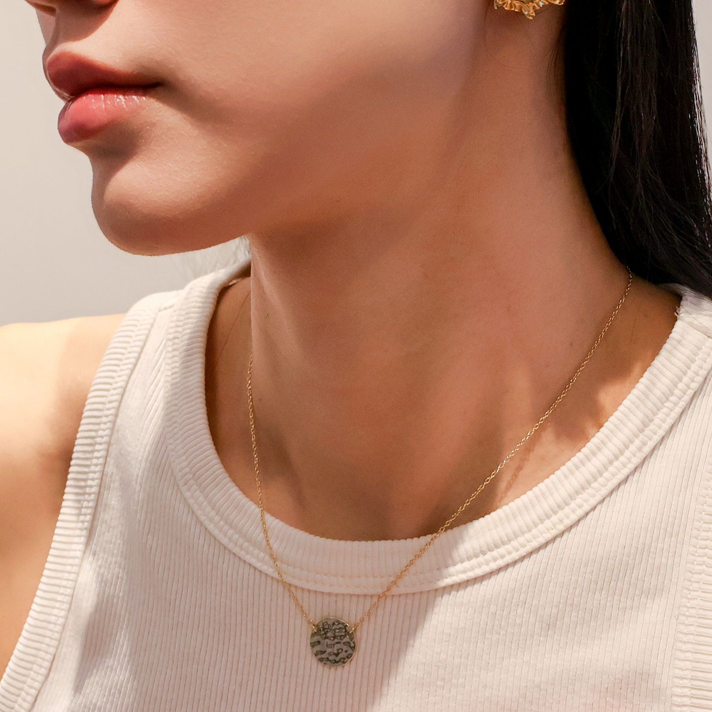 Serene Disc Pendant Necklace in Gold