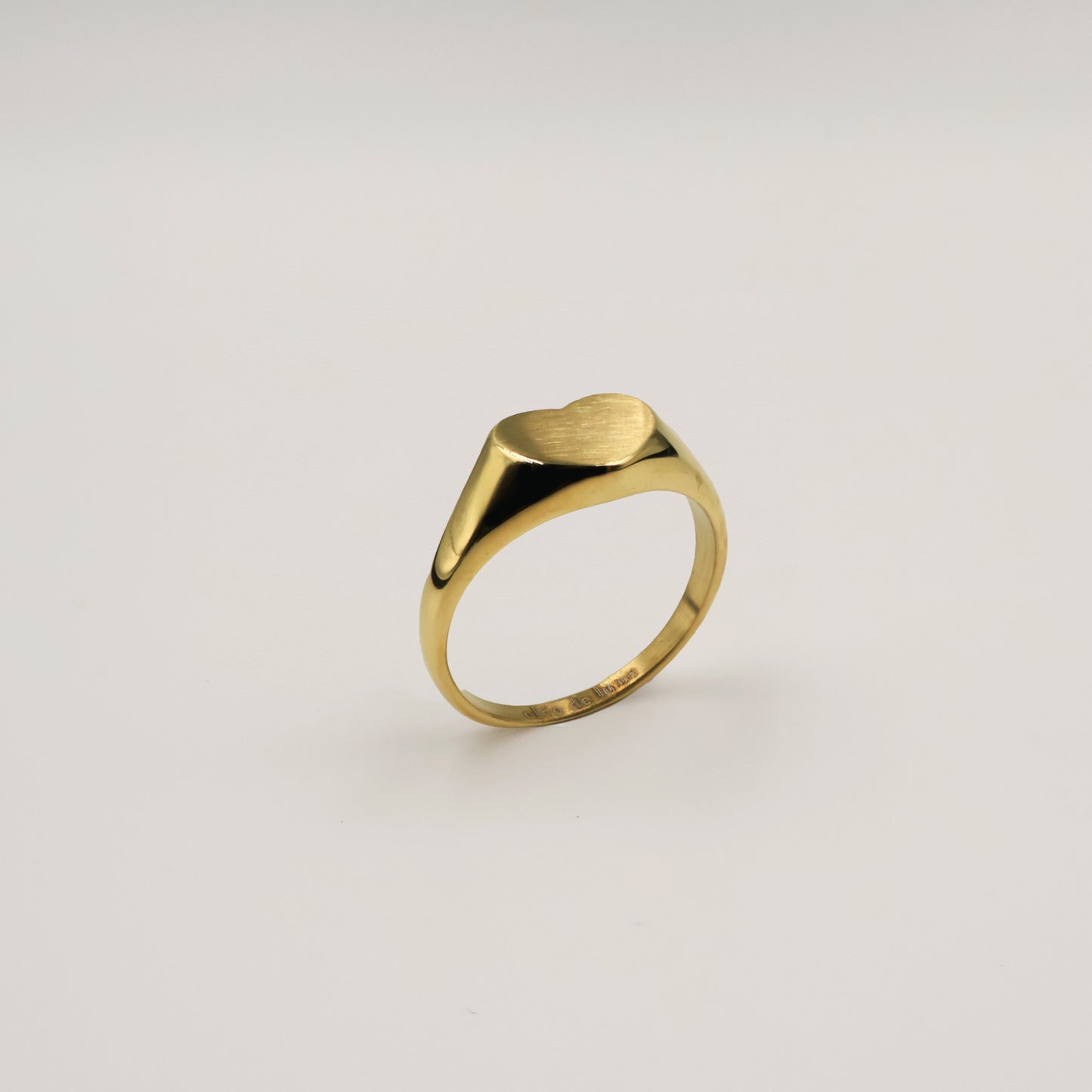 Heart Signet Ring in Matt Gold